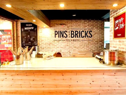 Pins & Bricks Pizza Bistro Review – A New Hangout at Pearl Plaza