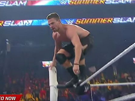 Arrow’s Stephen Amell Fights Stardust in WWE Summerslam!
