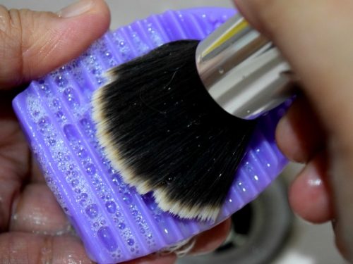 How to Clean Makeup Brushes the Easy Way