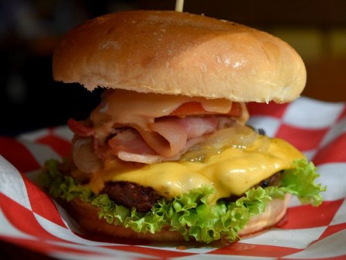 Teddy’s Bigger Burgers – A Hawaiian Hangout in Greenbelt